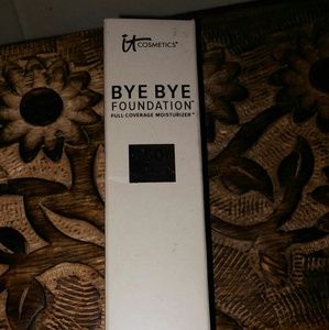 IT Cosmetics Foundation in Tan